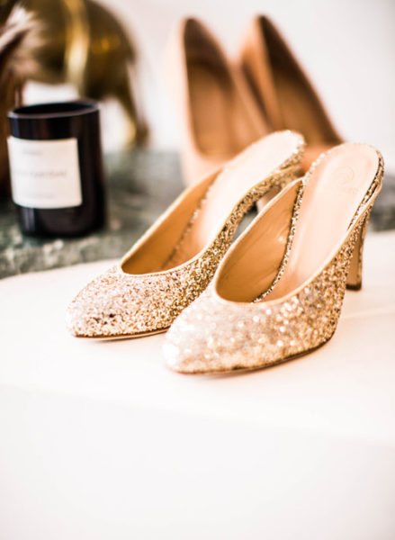 Image of gold glittery party pumps - a classic alternative for a flawless party look that every lady must wish for