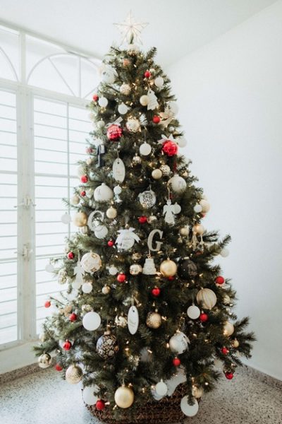 Image of Beautifully decorated Christmas tree full ornaments