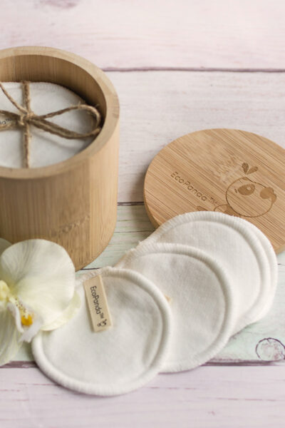 Image of biodegradable makeup remover wipes made of bamboo